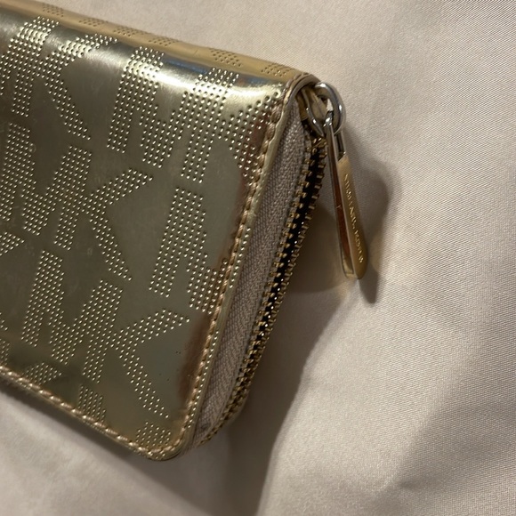 Michael Kors Zip Wallet - Picture 10 of 12